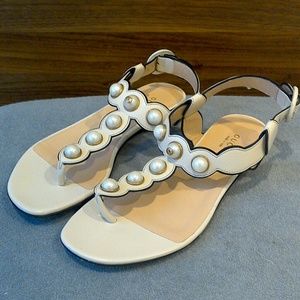 Gucci Shoes - Gucci Willow Pearly Thong Sandal size 35 Gucci Shoes - Gucci Willow Pearly Thong Sandal size 35